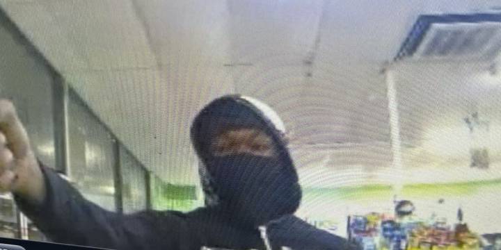 Vinton police searching for armed robbery suspects