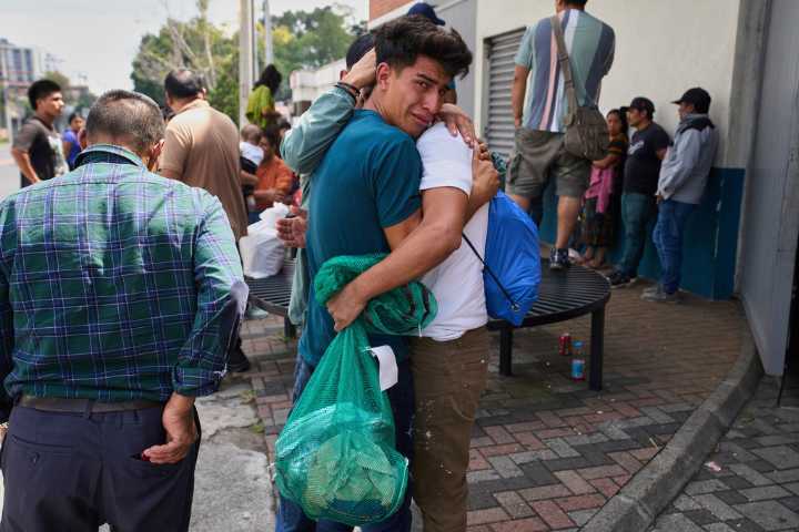 As Guatemalan kids sit in planes on tarmac, judge orders they stay in the US, for now