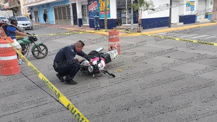 Motociclista se rompió el brazo al sufrir grave accidente en Xalisco