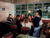 Cenar más temprano: las razones de una tendencia que crece en los restaurantes de la Ciudad