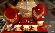 Gold prices hit record high