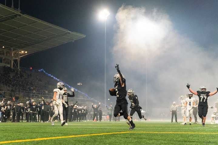 Connor Conneely’s monster night leads Summit past Wilsonville in battle of Class 5A football powers