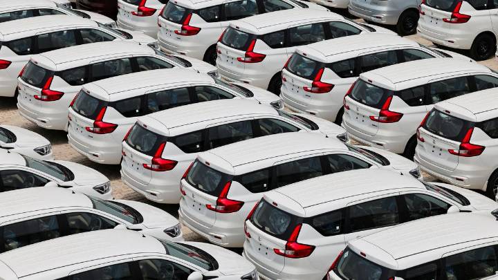 Passenger vehicle registrations in September dip by 10%; electric vehicles down 15%