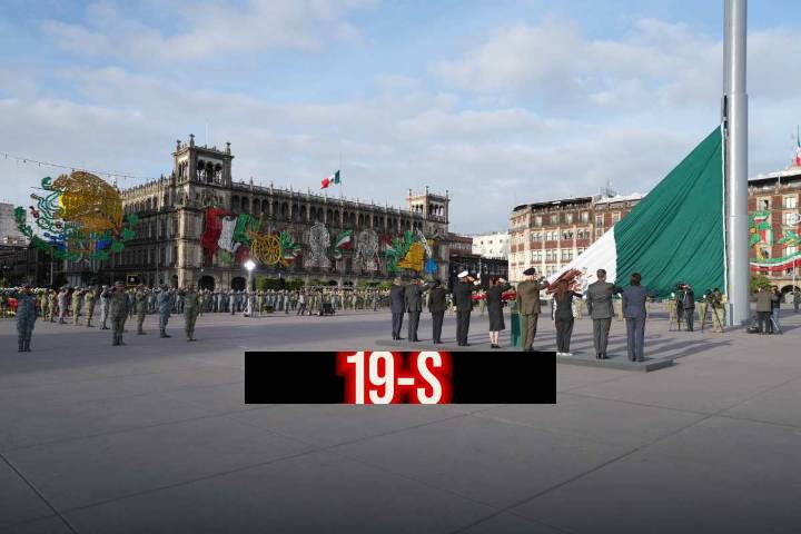 Sheinbaum encabeza izamiento de bandera a media asta por víctimas de los sismos de 1985 y 2017
