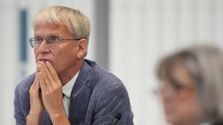 Kennedy's advisory panel recommends new restrictions on MMRV vaccines