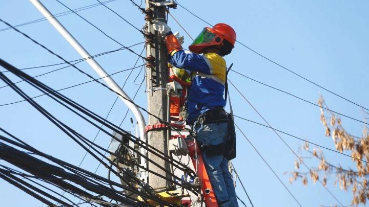 11 comunas de la RM tendrán cortes de luz este jueves: Revisa los sectores afectados