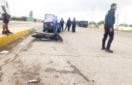 Derrapa en su moto y termina lesionado