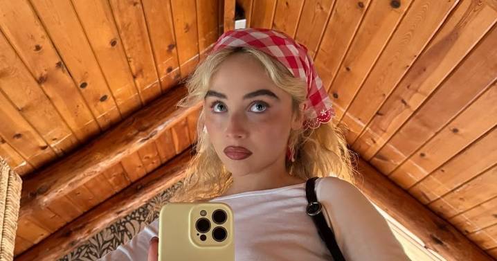 Sabrina Carpenter Rocked ’60s-Era Double Eyeliner On 'Vogue Italia'