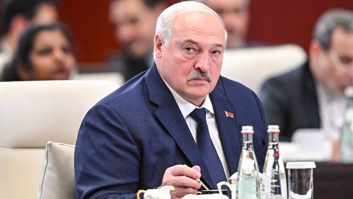 El presidente de Bielorrusia indulta a 25 personas, incluidos "condenados por delitos extremistas"