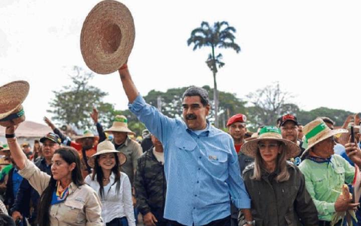 Mandatario nacional: "Venezuela se mantiene de pie y preparada para enfrentar cualquier dificultad"