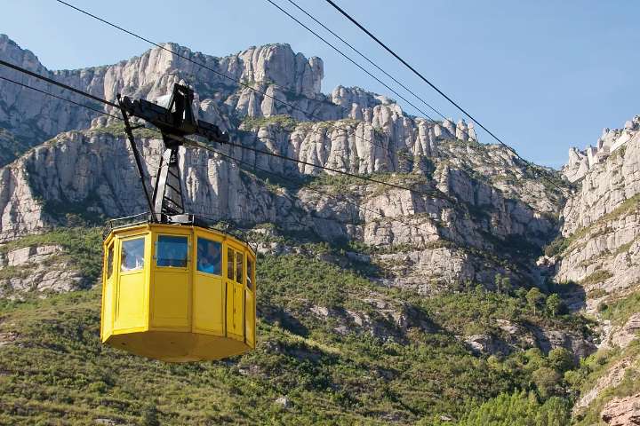 Un desprendimiento en la vía del funicular de Montserrat obliga a evacuar a 27 personas