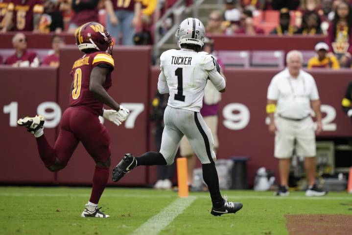 Raiders QB Geno Smith spreading the wealth with his receivers