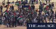 Rival protesters clash at Bondi Beach