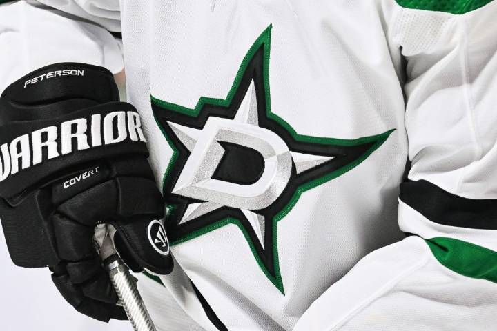 Stars Sign Jaxon Fuder To Entry