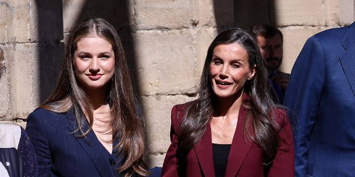 La princesa Leonor y la reina Letizia eligen la misma fórmula de estilo para un acto en Navarra