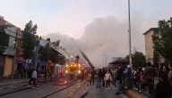 Incendio afectó a locales comerciales en Independencia: Dos personas resultaron con quemaduras