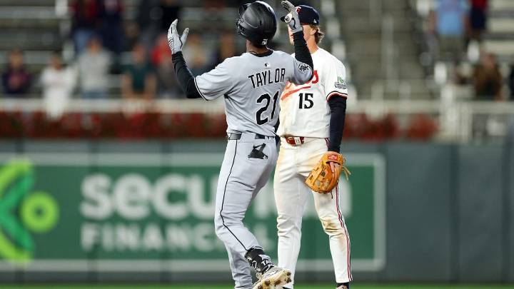 Taylor hits 2-run double in ninth to lead White Sox to 4