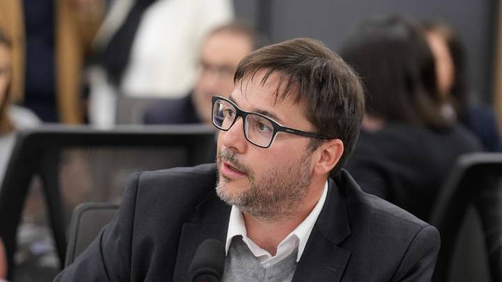 Oscar Agost Carreño: "Si hay un golpe de Estado, es un autogolpe que se genera el propio Gobierno"