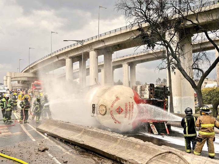 Actualizaron a 11 los decesos por explosión de pipa
