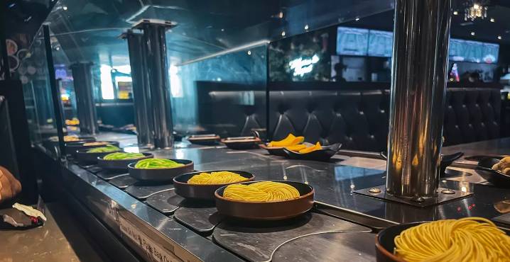 Plano's Revolving Hotpot Spot Is a Must-Try, Here's a Guide for Newbies