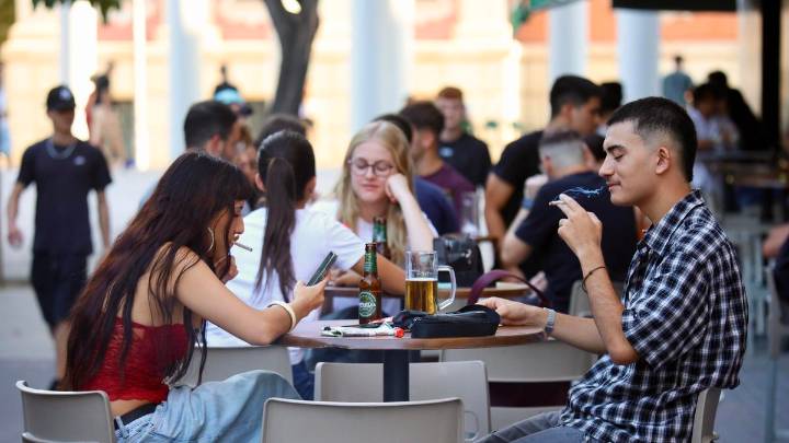 Los hosteleros critican la nueva ley antitabaco: "Nos convierte en policías"