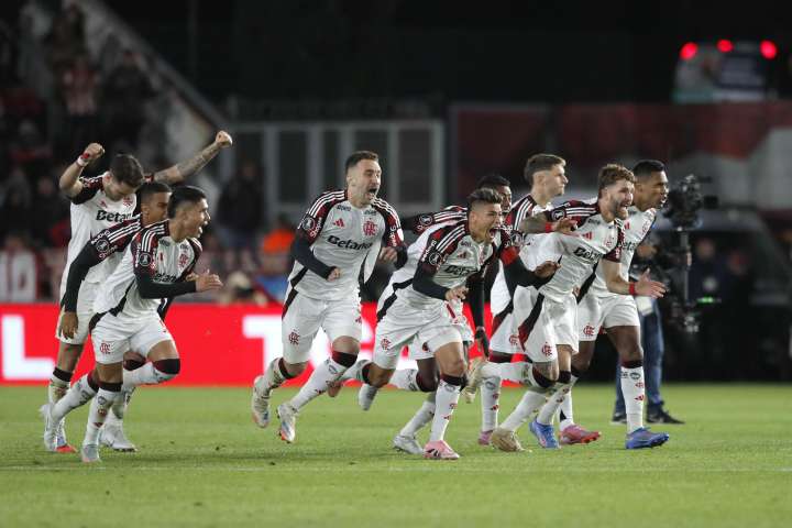 1-0. De la mano de su portero Rossi, Flamengo venció por penaltis 2