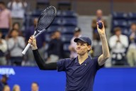 Jannik Sinner llega a semifinales en busca de repetir título en el US Open