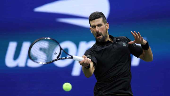 Djokovic avanza a cuartos del Abierto de EU y busca su Grand Slam número 25