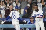Deadspin | Teoscar Hernandez belts 2 homers as Dodgers top Rockies