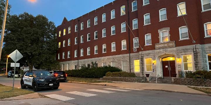 Police investigate stabbing in Springfield