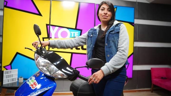 Grupo HUARPE entregó la moto a Eugenia, la ganadora de Ullum