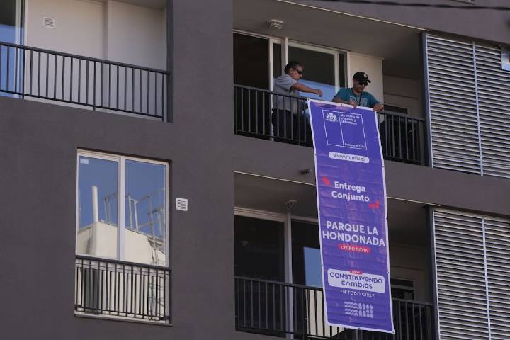 Crisis en viviendas sociales: Minvu admite falta de recursos y deuda supera los US$1.000 millones