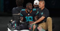 Tyreek Hill de Dolphins es trasladado al hospital con dislocación en la rodilla izquierda
