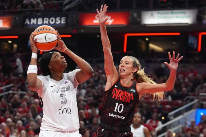 Jackie Young and NaLyssa Smith lead Aces past Fever 84