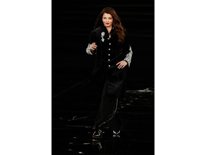 Aishwarya Rai stuns in black ensemble at Paris Fashion show