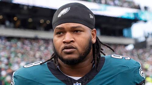 Eagles DT Jalen Carter ejected before first snap after spitting on Cowboys QB Dak Prescott