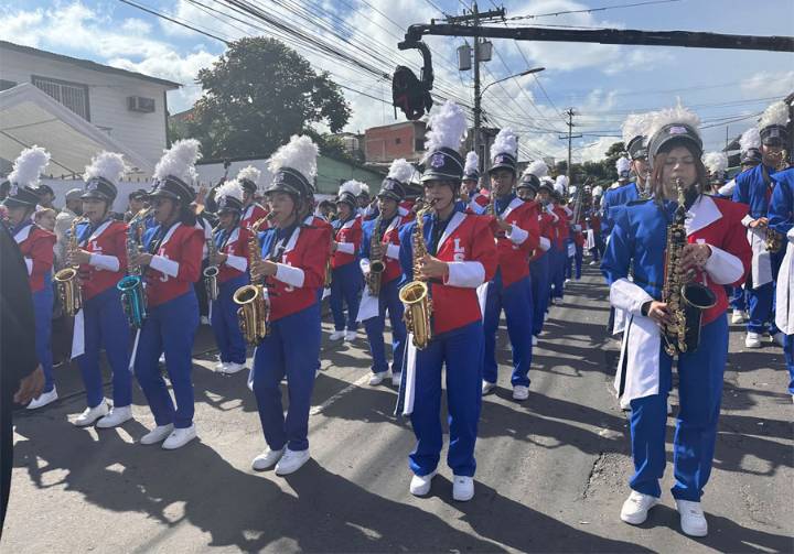 Entusiasmo, fervor y civismo en desfiles patrios en Honduras