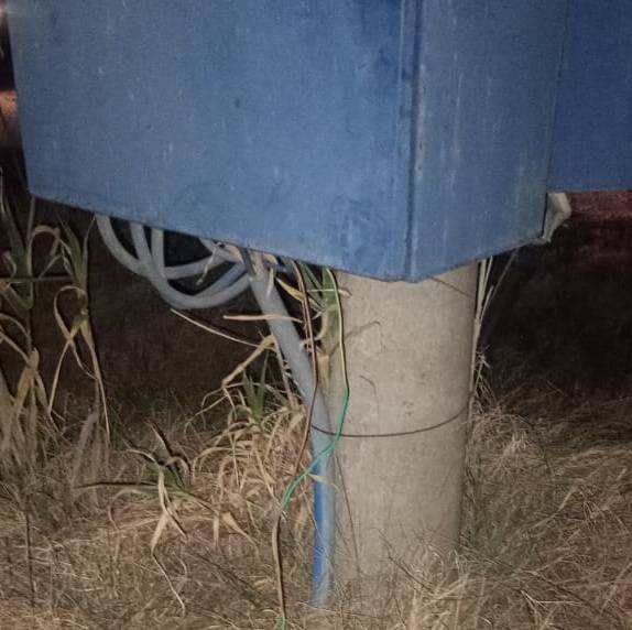 Santa Rosa: los descubrieron cuando intentaban hacer una conexión clandestina desde un poste de luz a una casa