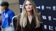 Angelia Jolie rompe a llorar al recordar a su madre, víctima de cáncer, durante la presentación de 'Couture'