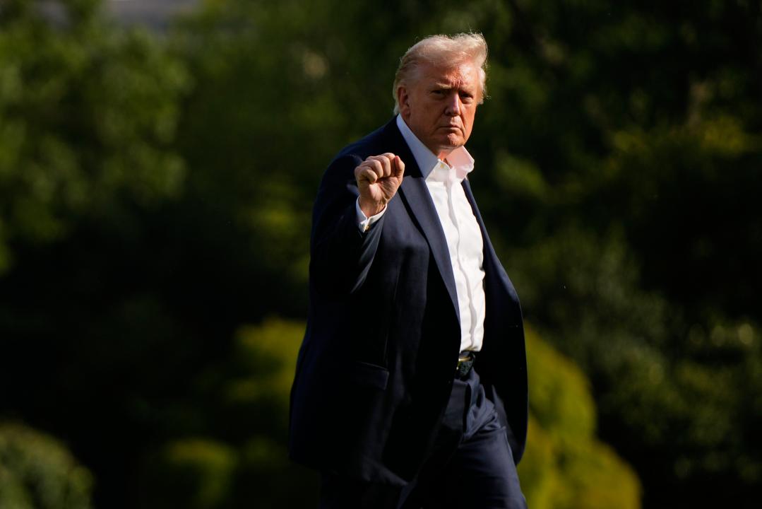Trump will speak at a hastily called meeting of top military leaders, AP source says