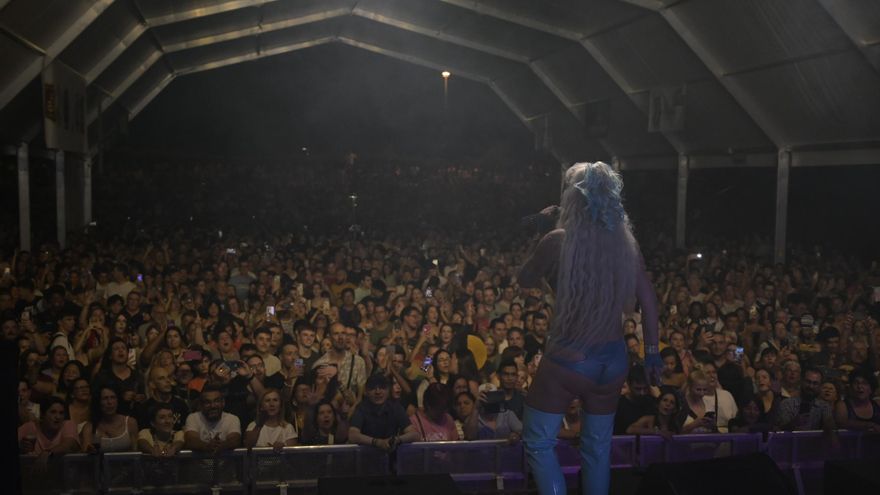 Leticia Sabater arrasa con su concierto multitudinario en las fiestas de las Delicias