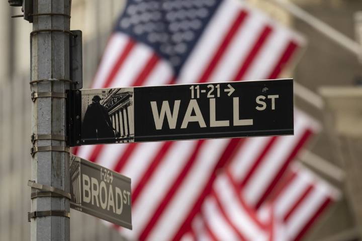 S&P/TSX composite, U.S. markets rise ahead of labour data on both sides of border
