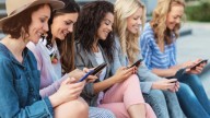 ¿Qué es el 'desinfluencing'? Esto dice la Psicología de la nueva tendencia que arrasa en la Generación Z
