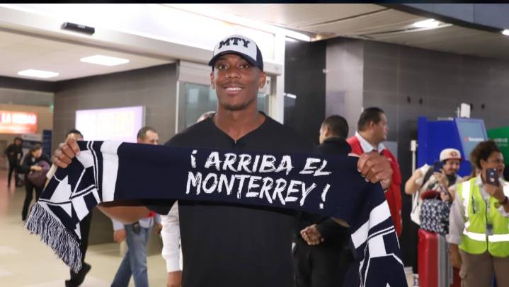Anthony Martial ya está en Monterrey para reportar con Rayados