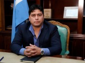Fuerte pelea en Santa Cruz: el gobernador quiere ampliar la corte y los K se resisten