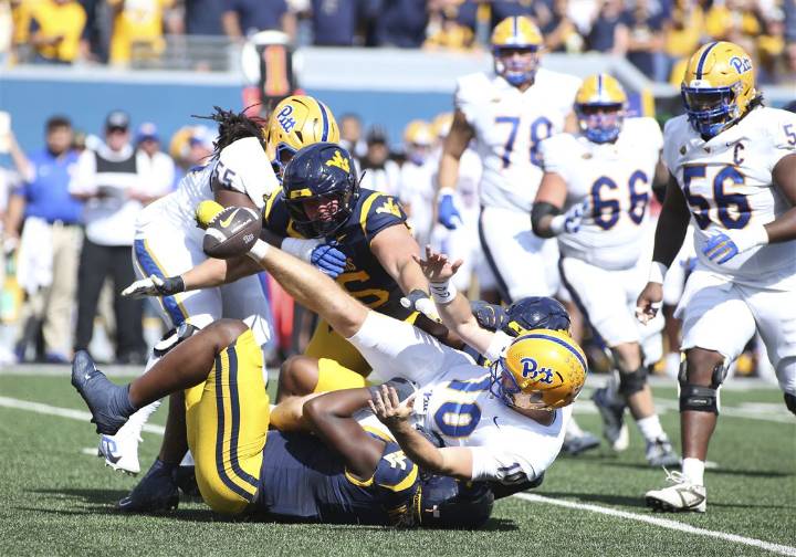 Stephen Thompson: Pitt's offense crumbled in Backyard Brawl despite benefit of experience