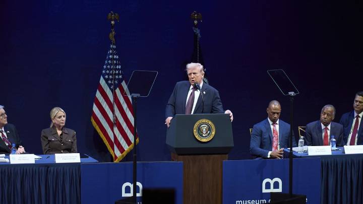 Trump delivers remarks to his religious commission, announces plans for protecting prayer in schools