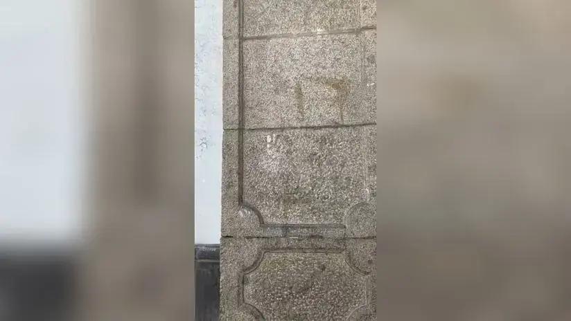 Arequipa: investigan pintas con aerosol en una columna del portal de San Agustín y grafiti en fachada de iglesia