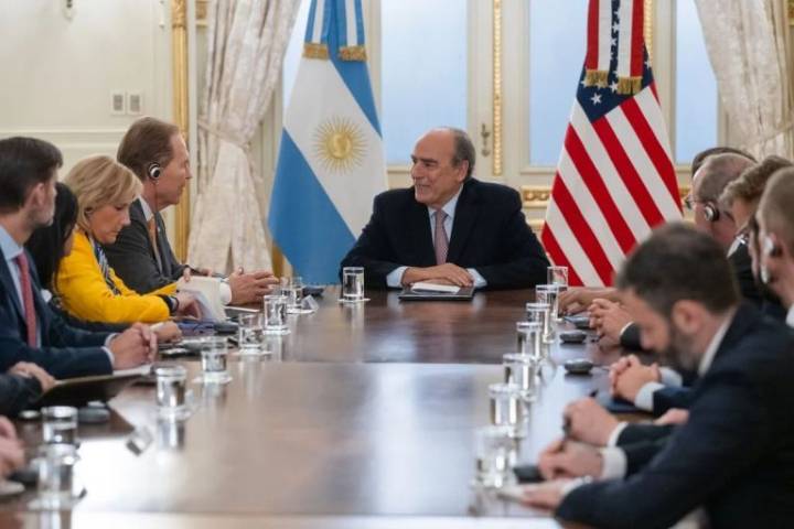 Francos recibió a congresistas de Estados Unidos y Milei pasó a saludarlos