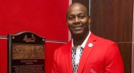 Edgar Rentería fue exaltado en el Salón de la Fama de los Louis Cardinals en ceremonia en Busch Stadium